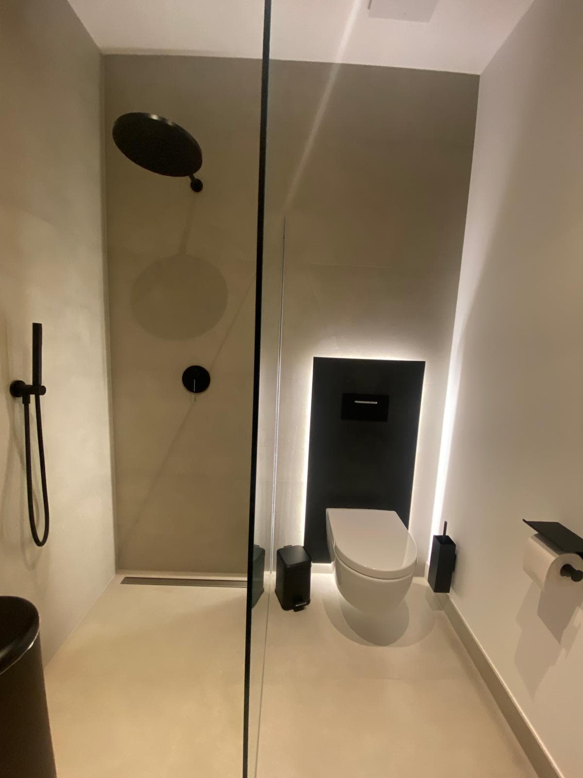 Sanierte Wohnräume mit neuem Bodenbelag